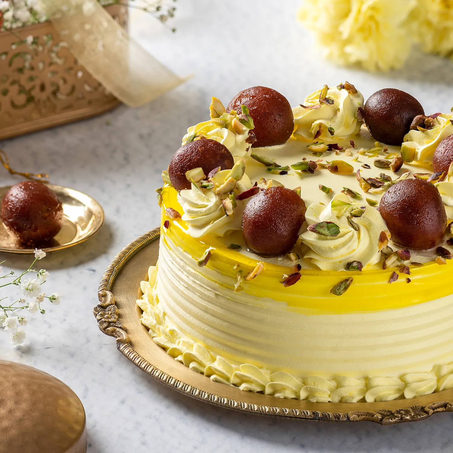 Vanilla Cake With Gulab Jamun