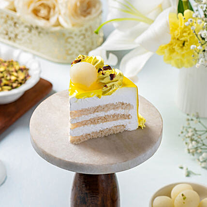 Vanilla Cream Cake With Rasgulla