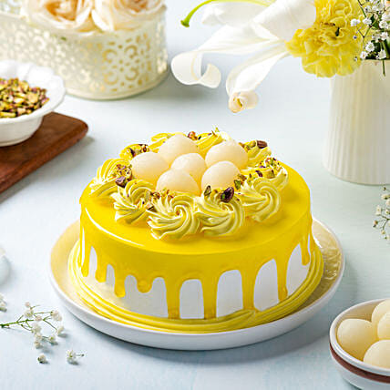 Vanilla Cream Cake With Rasgulla