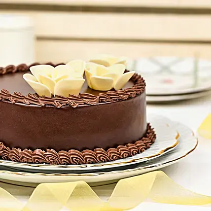 Flowery Chocolate Cream Cake