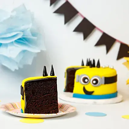 Minions Theme Delicious Cake