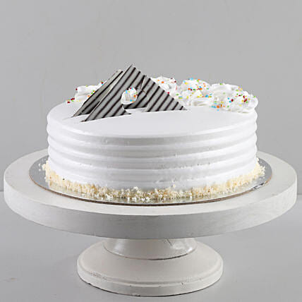 Creamy Vanilla Delight Cake