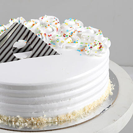 Creamy Vanilla Delight Cake