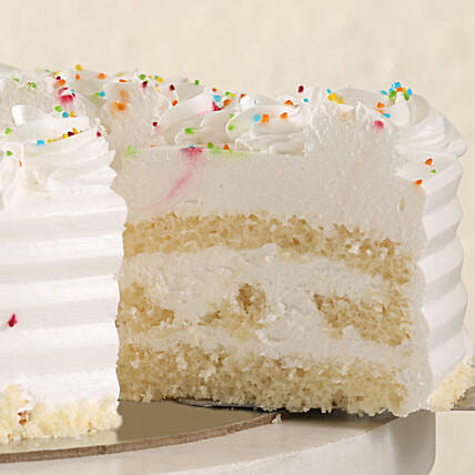 Creamy Vanilla Delight Cake