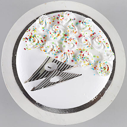 Creamy Vanilla Delight Cake