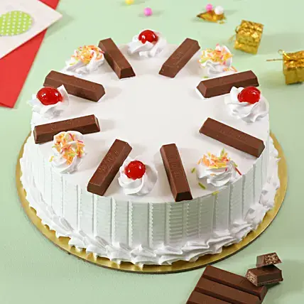 KitKat Vanilla Cake