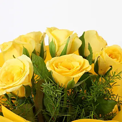 Enticing 8 Yellow Roses Bouquet