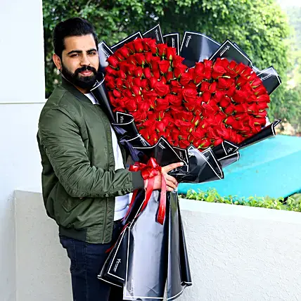 Romantic 200 Roses Beautifully Tied Bouquet
