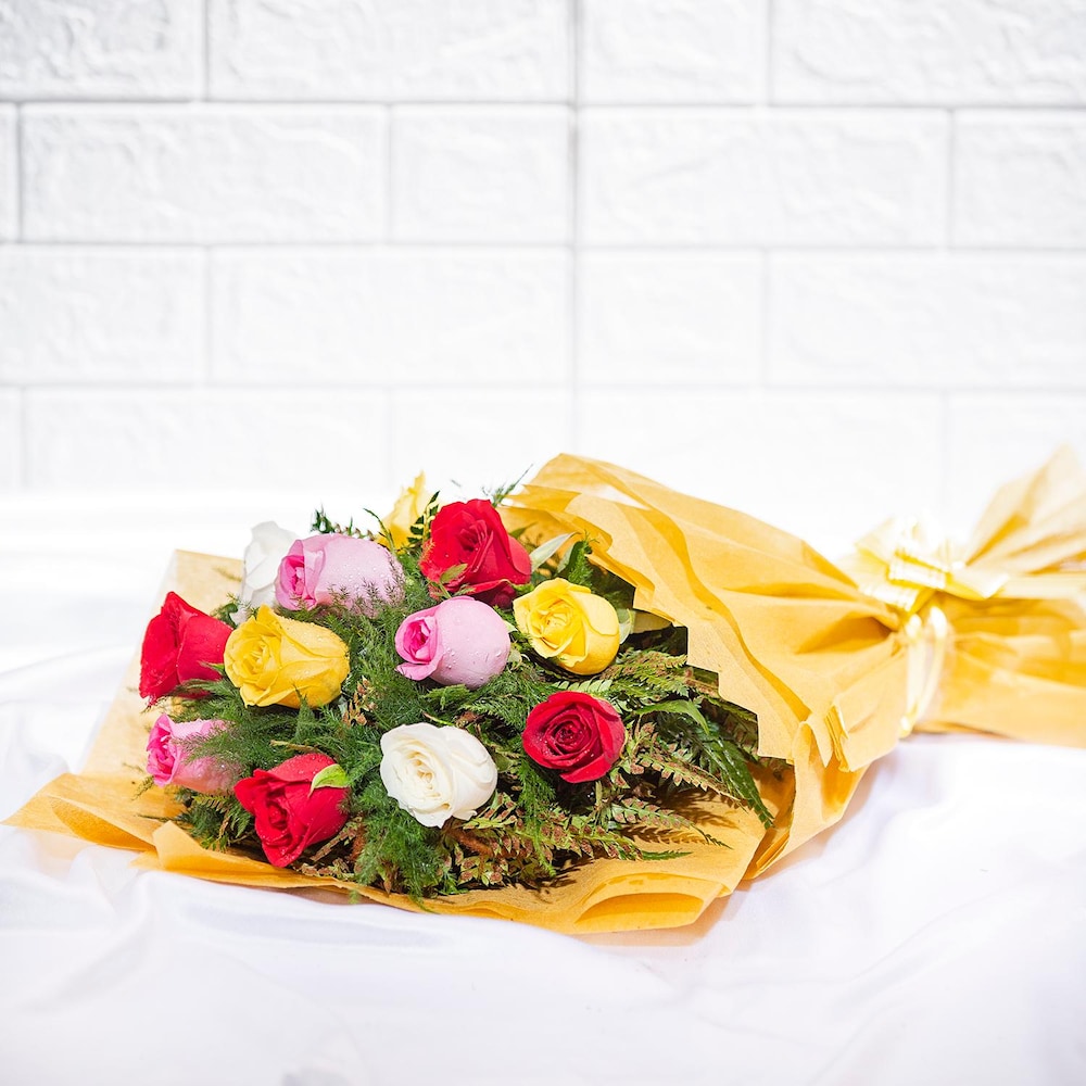 Amber Embraced Mix Roses Bouquet