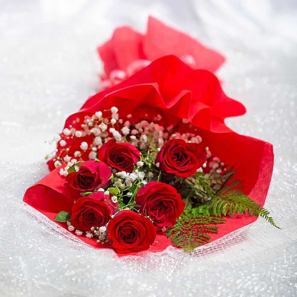 Crimson Love 6 Roses Bouquet