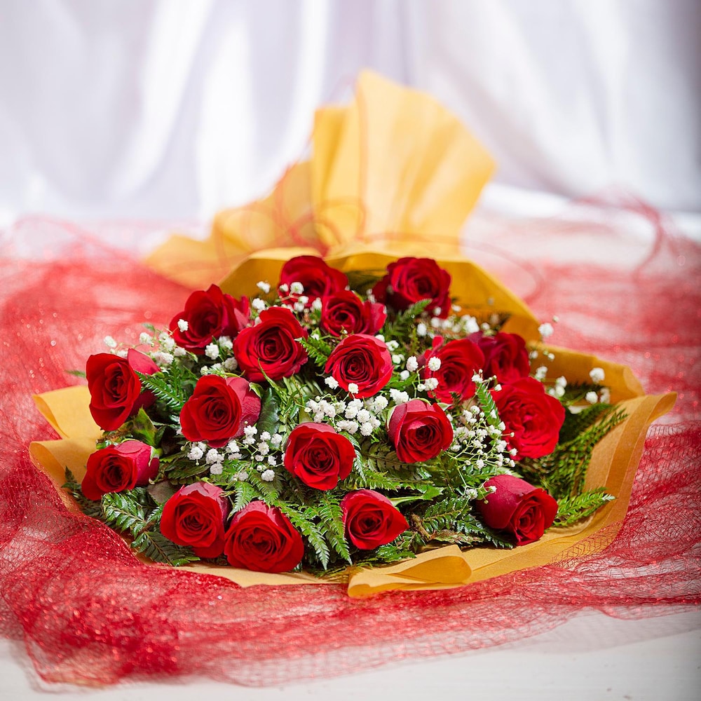 Vivid Aureate Roses Bouquet