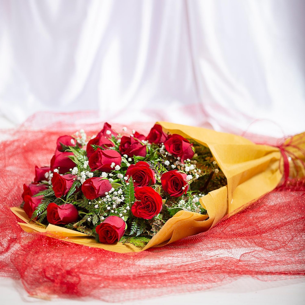 Vivid Aureate Roses Bouquet