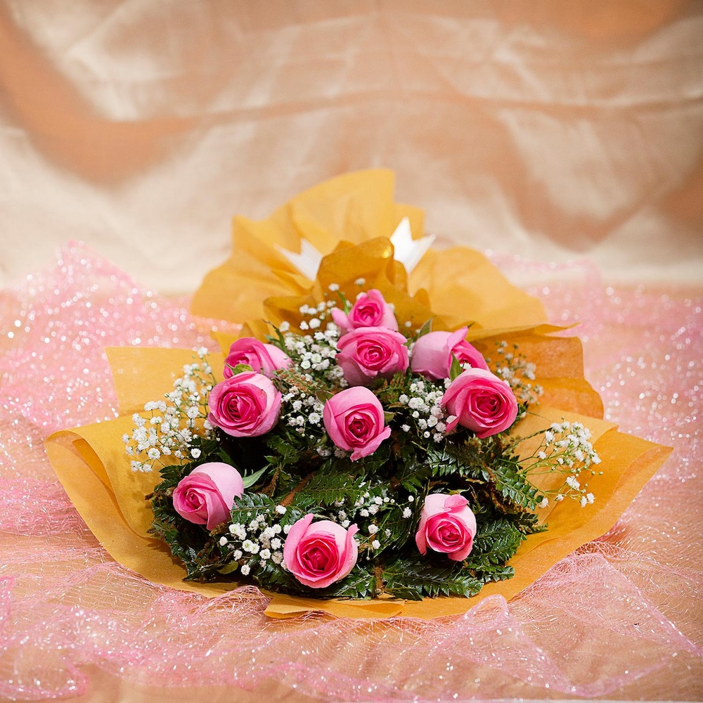 Amber Embraced 10 Pink Roses Bouquet