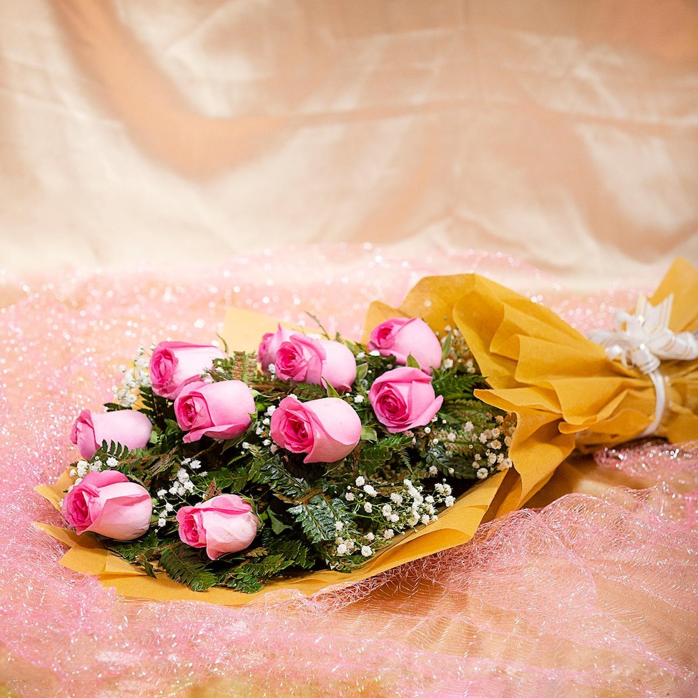 Amber Embraced 10 Pink Roses Bouquet