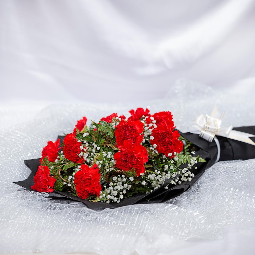 Love Omen 11 Carnations Bouquet | Cake2homes