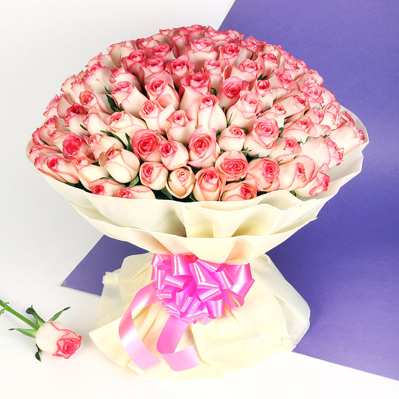 Blooming 365 Roses