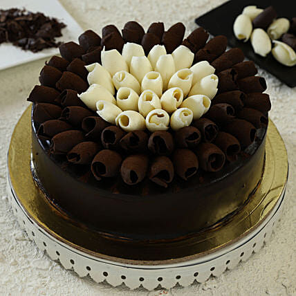 Chocolaty Rolls Cake