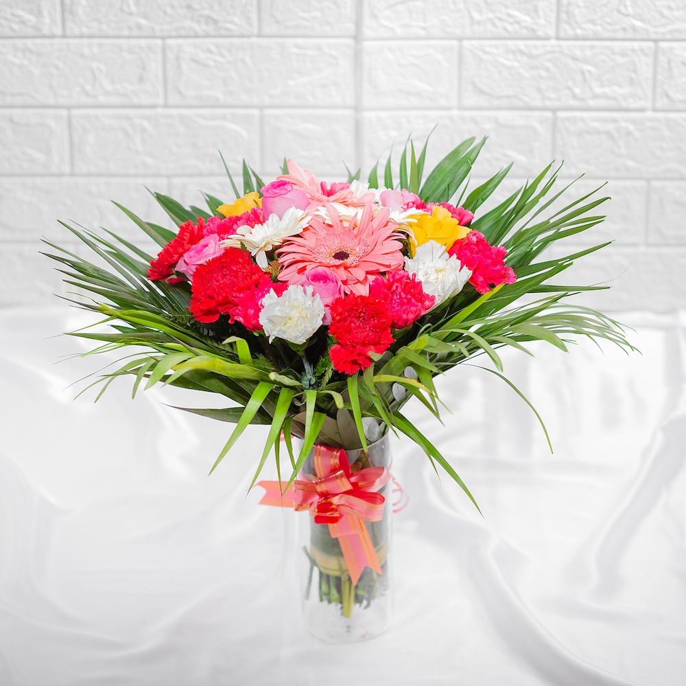 Mix Infatuation Roses In Cylindrical Vase